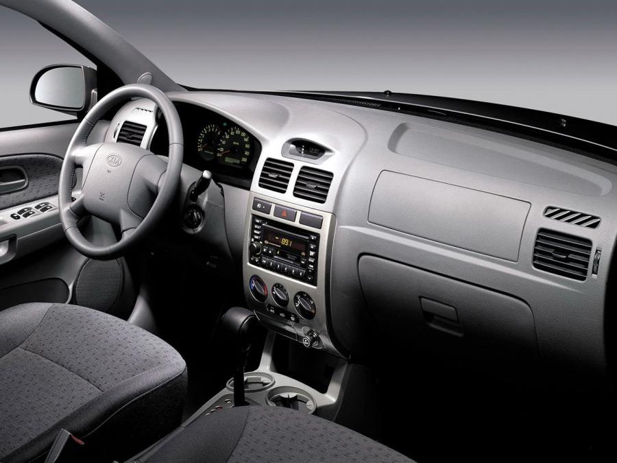  Kia Rio Sedan 2002 года  (фото 5 из 6)